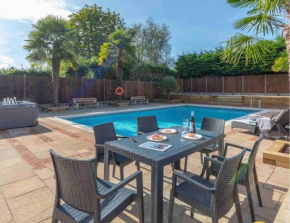 Large Countryside House Swim Pool Jacuzzi Sleeps 10 guest